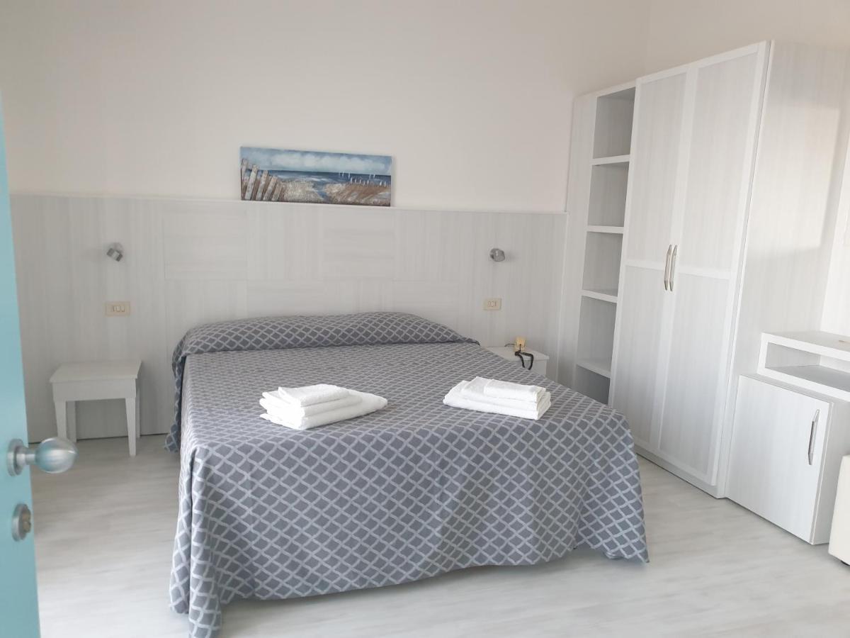 Hotel Admiral Белариа-Игеа Марина Екстериор снимка