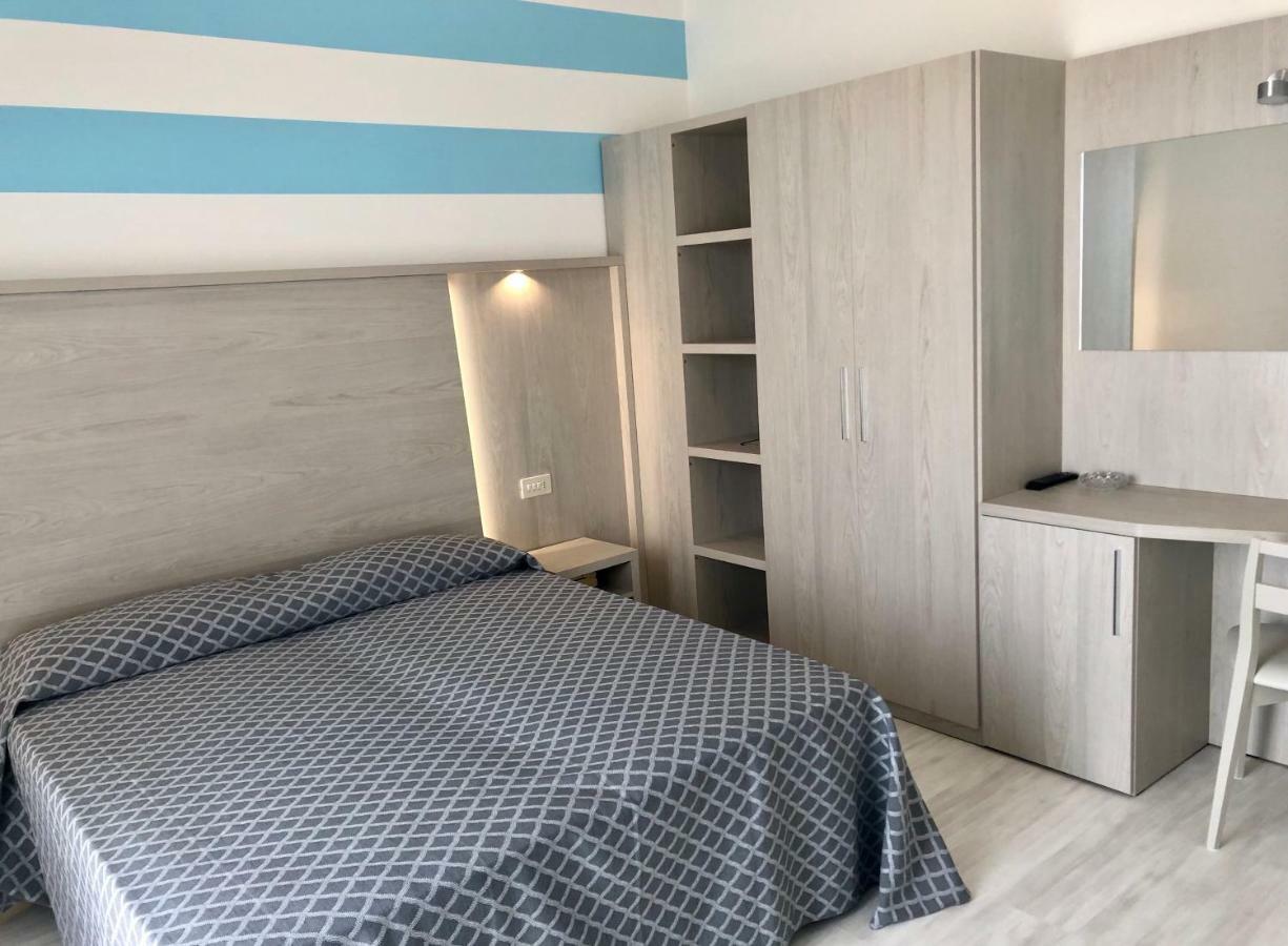 Hotel Admiral Белариа-Игеа Марина Екстериор снимка