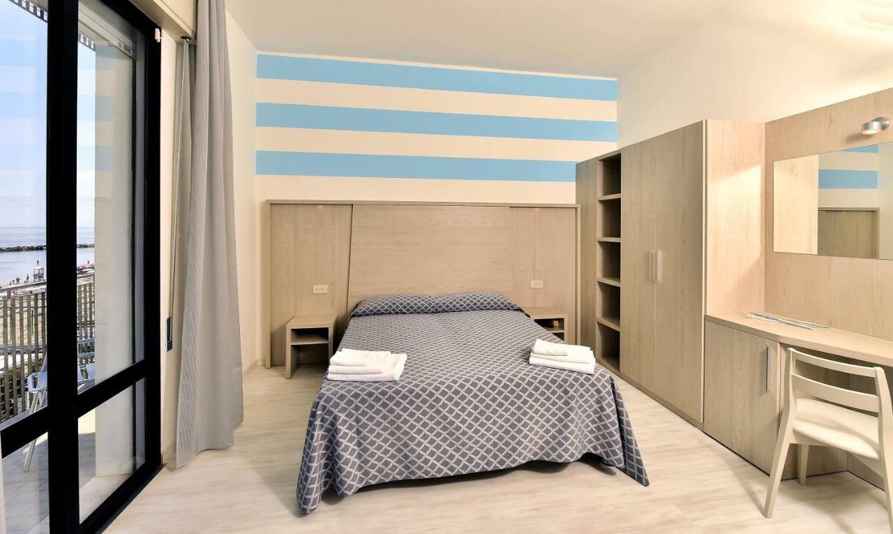 Hotel Admiral Белариа-Игеа Марина Екстериор снимка